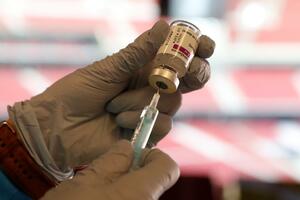 BURA OKO ASTRAZENEKE SE NE STIŠAVA Italija: Vakcine su bile namenjene Belgiji