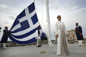 DVA VEKA NEZAVISNOSTI Grci proslavili jubilarnu godišnjicu, ceremoniji na Akropolju prisustvovao i princ Čarls (FOTO, VIDEO)