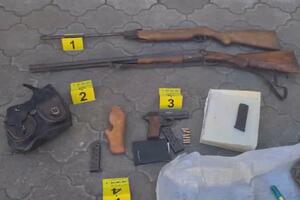 VELIKA AKCIJA GNEV U TRI GRADA SRBIJE: Uhapšeno 5 osoba, pronađena automatska puška, tri bombe, pištolji...
