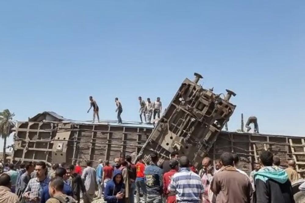 STRAVIČNI SUDAR VOZOVA U EGIPTU Poginulo 32 ljudi, povređene na desetine (FOTO, VIDEO)