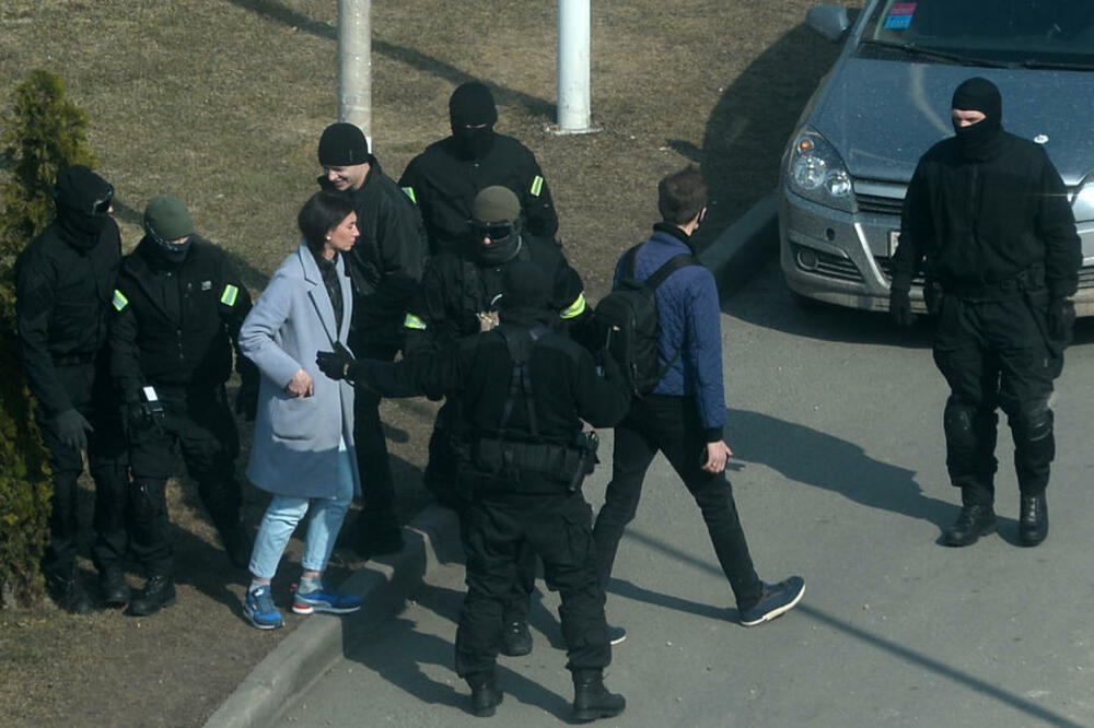 BELORUSKA POLICIJA PONOVO HAPSI SVE PRED SOBOM: Uhapšeno više 100 demonstranata u Minsku
