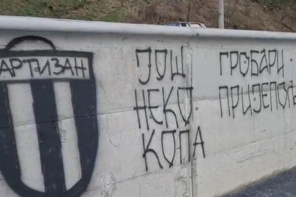 SRAMOTA! NAVIJAČI PARTIZANA UNIŠTILI ZIDOVE U PRIJEPOLJU: Građani se pitaju kome su upućene poruke, a oštro osuđuju VANDALIZAM