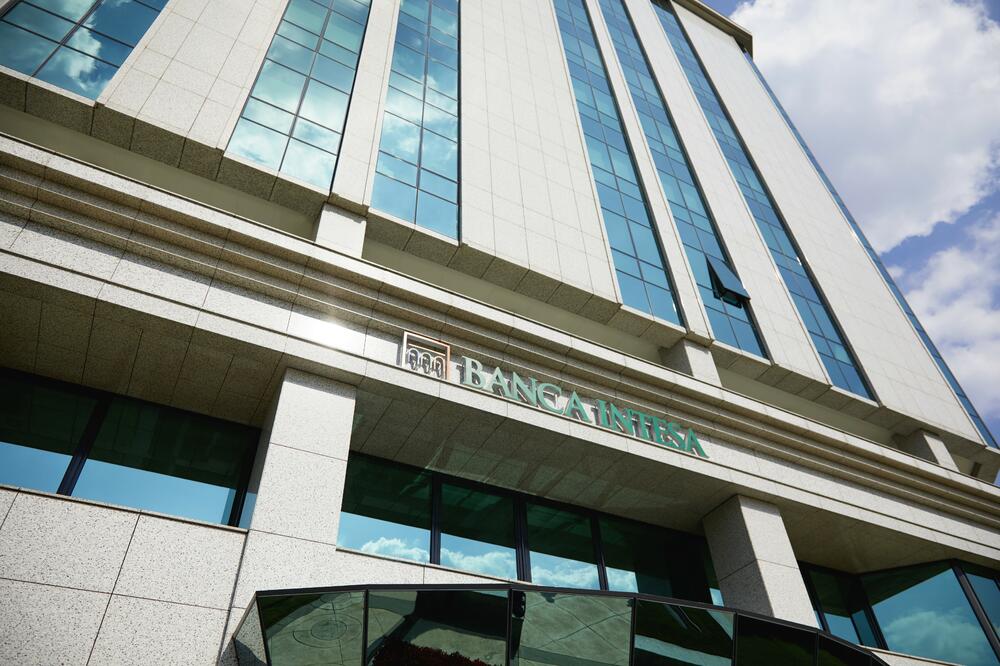 Global Finance proglasio najuspešnije banke za 2021. godinu-Banca Intesa je najbolja banka u Srbiji
