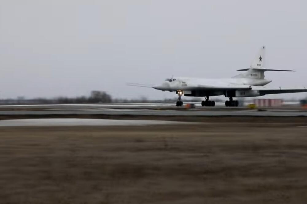 STRATEŠKI BOMBARDERI TU-160 BOMBARDOVALI METU 60 KM OD POLJSKE GRANICE Vežba avijacije Rusije i Belorusije ili psihološki rat?!