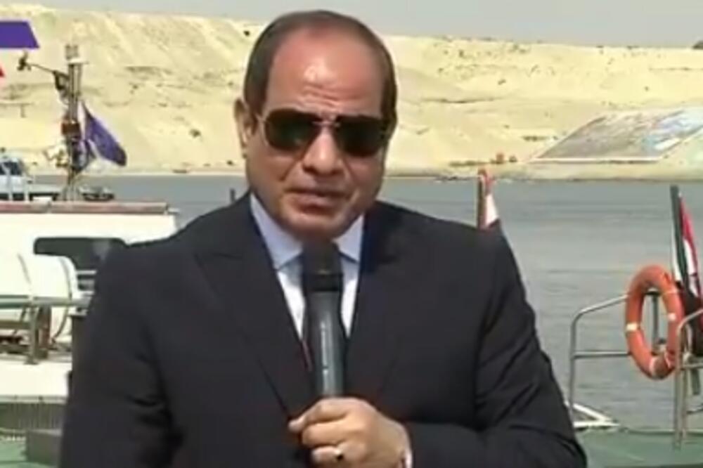RUSKI BROD NAPRAVIO POMETNJU: Prekinuo govor egipatskog lidera na obali Sueckog kanala! (VIDEO)