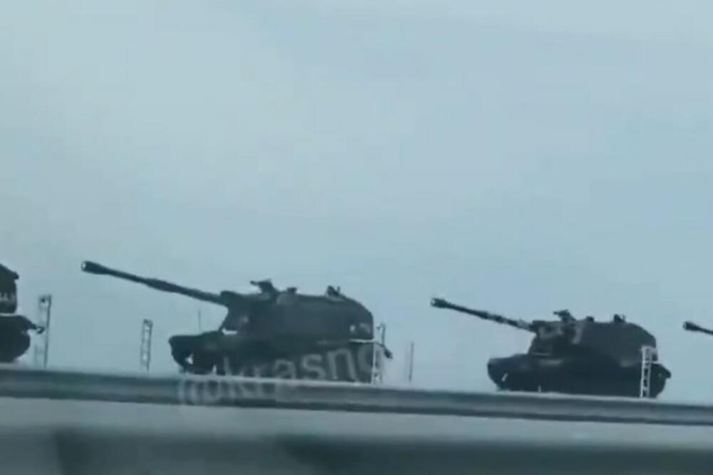 TVRĐAVA KRIM NEĆE PASTI: Pogledajte nepregledne kolone vojne opreme koje idu preko Kerčkog mosta! Moskva se za nešto sprema! VIDEO