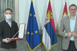 SVEČANO U PREDSEDNIŠTVU: Predsednik Vučić uručio orden Stefanu Milenkoviću! Ovo je velika čast za mene i moju porodicu VIDEO