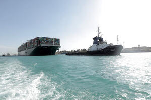 PONOVO?! Novi problemi sa brodom u Sueckom kanalu, u pomoć pristigli i tegljači