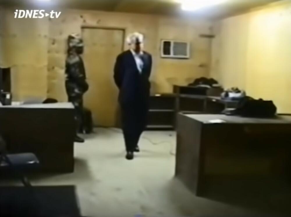 Slobodan Milosevic, baza, Tuzla, odlazak u Hag