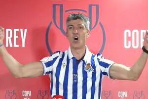 TRENER SOSIJEDADA PEVAO NAVIJAČKE PESME NA KONFERENCIJE ZA MEDIJE: Alguasil proslavio prvi trofej kluba od 1987. godine (VIDEO)