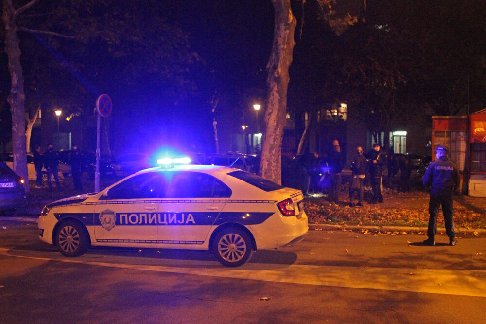 MUŠKARAC IZBODEN NOŽEM U SREMČICI: Četvorica uhapšena, tokom policijske potere udarili u banderu!