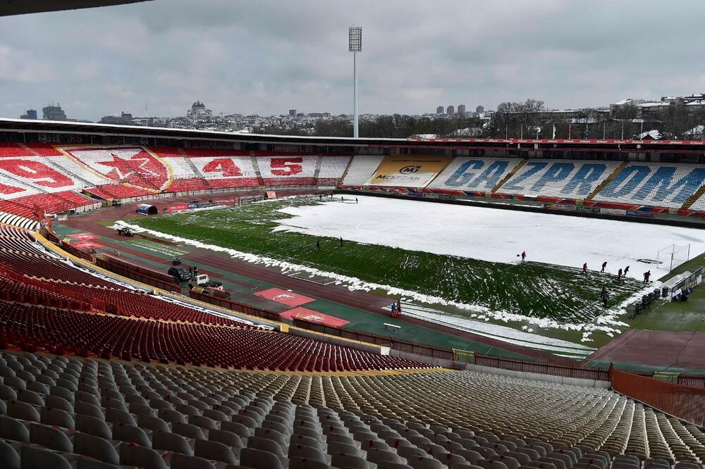 MARAKANA ZABELELA! Radnici očistili SNEG sa terena: Pogledajte kako teku pripreme za 164. večiti derbi FOTO