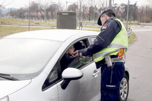 MRTAV PIJAN DIVLJAO KOD ČAČKA: Policajci zaustavili vozača, a kad su videli koliko ima alkohola u organizmu - ŠOKIRALI SE!