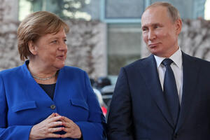 RAZGOVOR MERKELOVE I PUTINA: Nemačka kancelarka zahtevala od ruskog predsednika da smanji trupe oko Ukrajine!