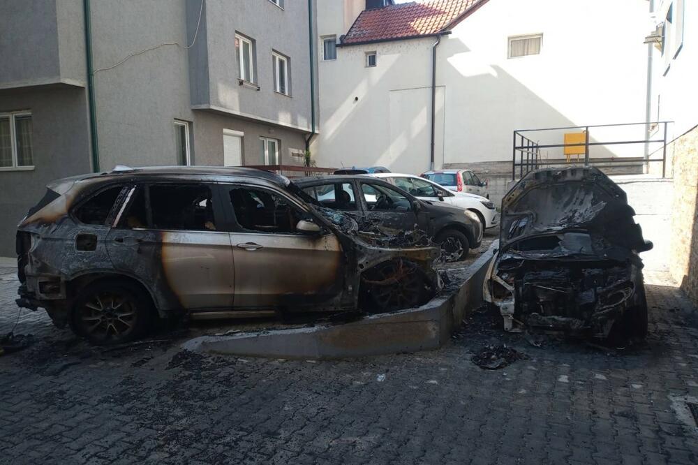 VATRENA STIHIJA U UŽICU: Na parkingu u centru izgorela tri automobila, požar najverovatnije podmetnut (FOTO)