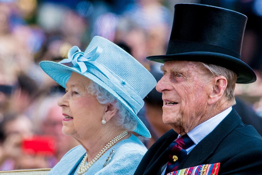 BIO JE NJENA STENA Princ Filip je sa Elizabetom bio 74 godine u braku: Moj prvi i zadnji posao je da kraljicu nikada ne izneverim!