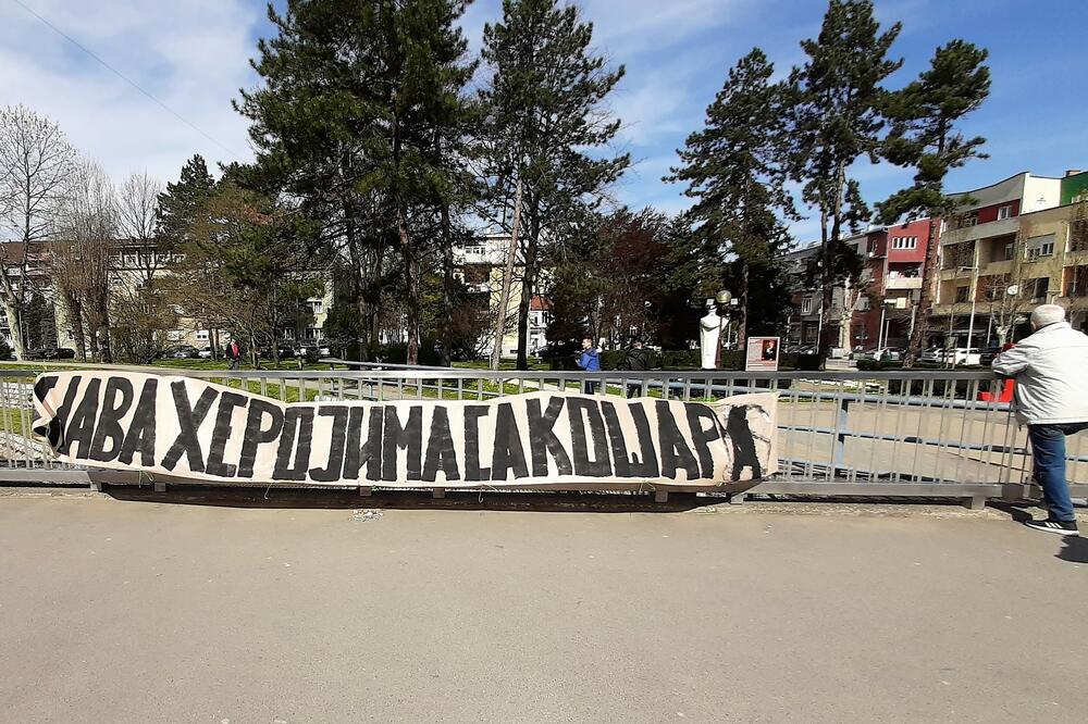 SLAVA HEROJIMA SA KOŠARA: Novi transparent osvanuo u centru Loznice (FOTO)