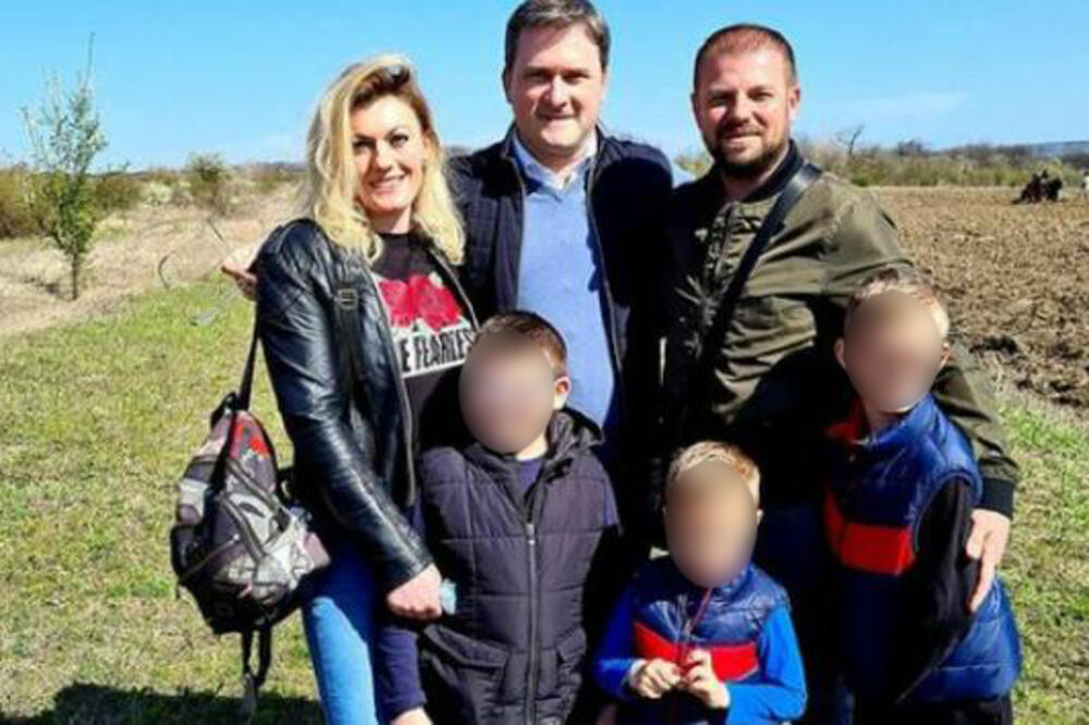 IZ PARIZA U KARBULOVO: Ministar Selaković posetio porodicu Manojlović koja se iz Francuske vratila u Srbiju