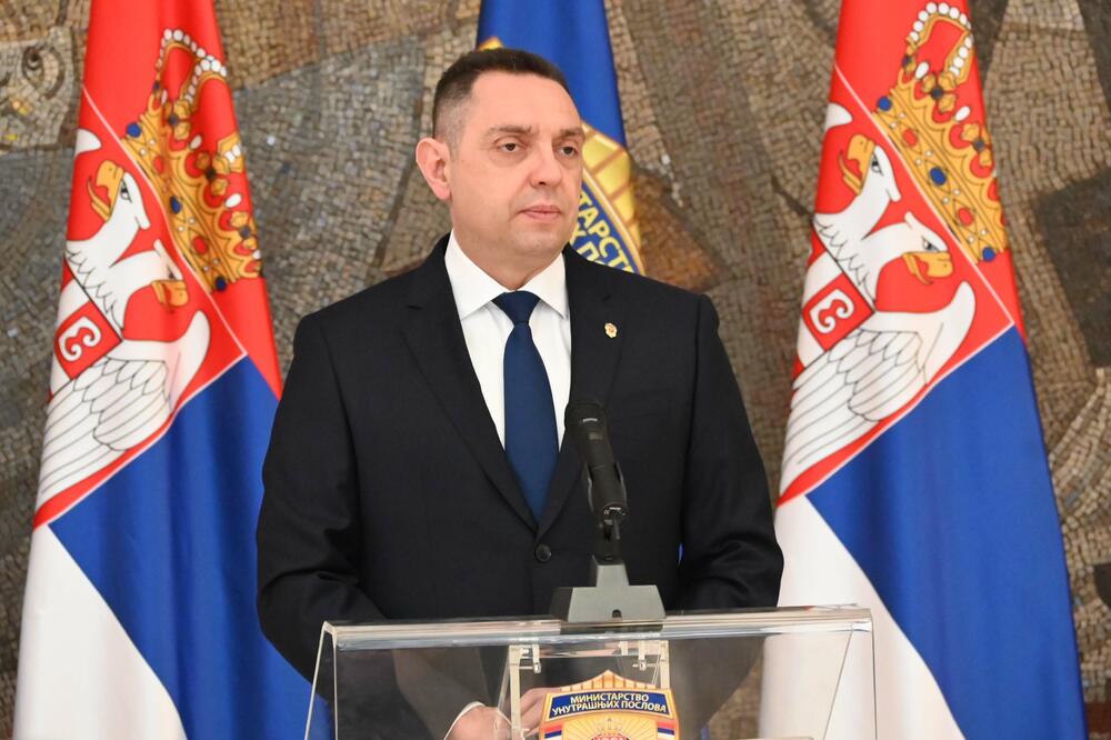 ČESTITAO VRHOVNOM KOMANDANTU: Vulin predsedniku Srbije čestitao Dan Vojske