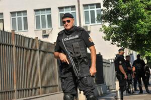 UKRADENIM GLISEROM JURILI KA ALBANIJI, NASRTALI NA POLICIJSKO PLOVILO Ekipa sa Interpolove poternice napravila haos u Crnoj Gori