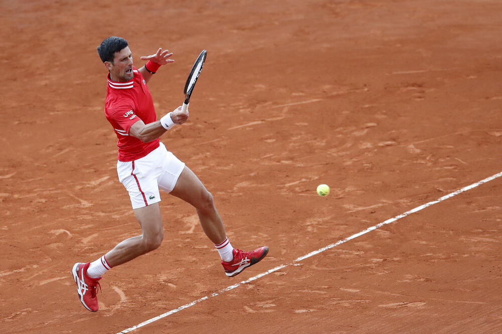 NOVAK POKAZAO SPECIJALNO DIZAJNIRANE CRVENE PATIKE: Saznajte šta znači broj 311 i kome je posvećen! (VIDEO)