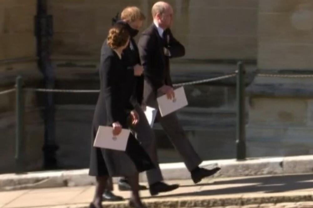 POMIRENJE NA POMOLU!? Prinčevi Hari i Vilijam zajedno napustili pogrebnu ceremoniju FOTO