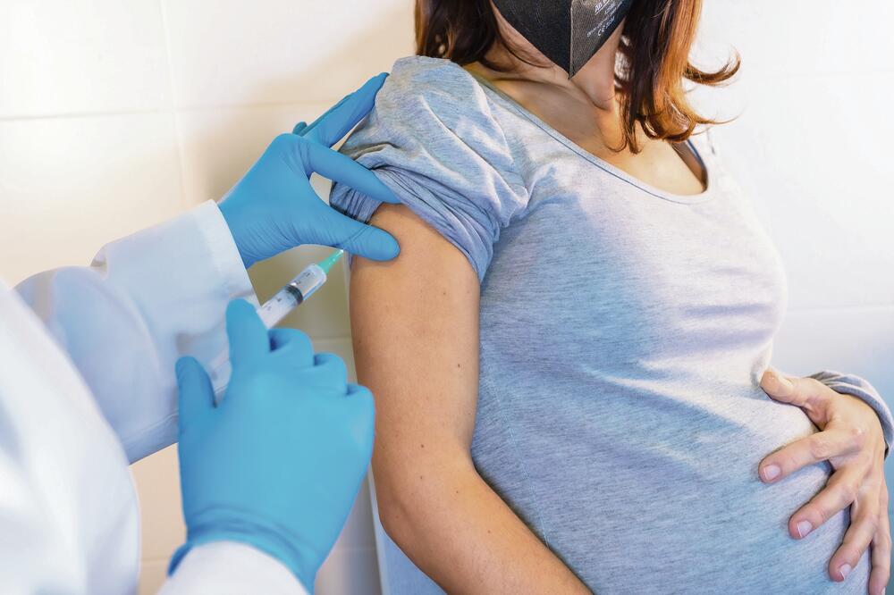 STRUČNJAK ZA REPRODUKTIVNU MEDICINU: Vakcina nije štetna za trudnoću