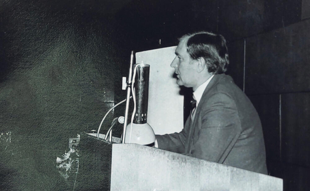 Radmilo na lekarskom kongresu 1975. u Puli drži predavanje
