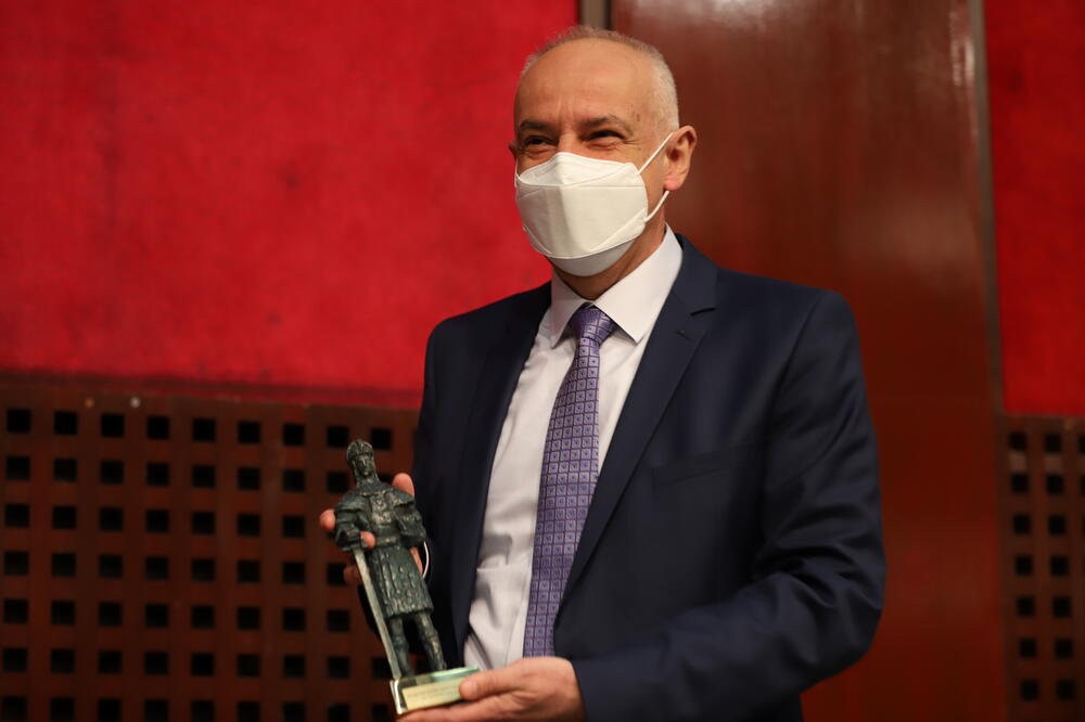 DANI BEOGRADA: Dodeljene nagrade za 2019. i 2020. godinu, uručili ih gradonačelnik Radojičić i predsednik Skupštine Nikodijević