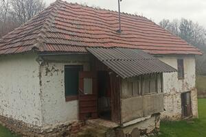 POMOZIMO NAŠEM RATNOM HEROJU: Žarko Nikolić (43) živi u staroj oronuloj kući BEZ STRUJE! (FOTO)