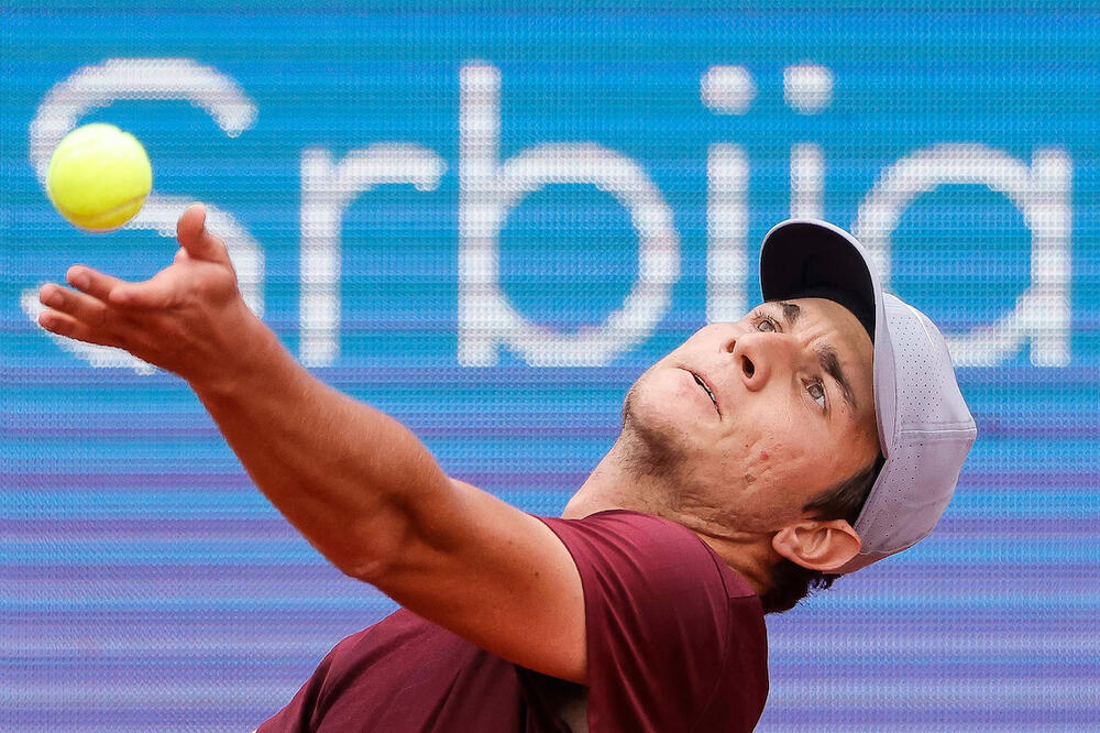 KECMANOVIĆ U DRUGOM KOLU OLIMPIJSKIH IGARA: Srpski teniser pobedio Majhšaka