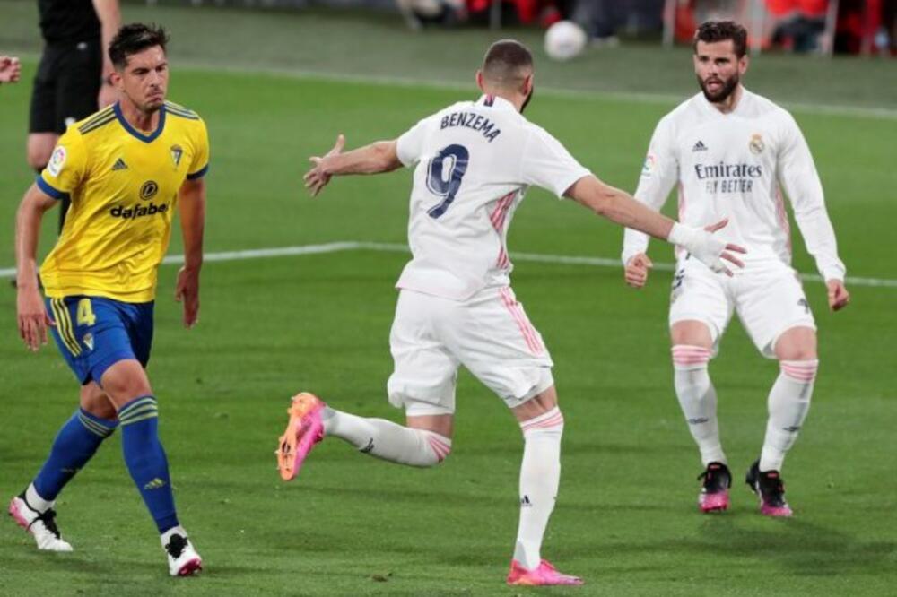 BENZEMA POGURAO KRALJEVE: Real Madrid ubedljiv protiv Kadiza VIDEO