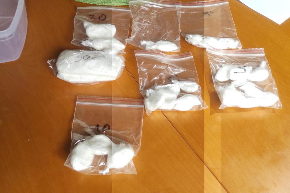 UHAPŠEN BEOČINAC ZBOG TRGOVINE DROGOM: Policija kod njega u stanu pronašla 270 grama različitih vrsta narkotika