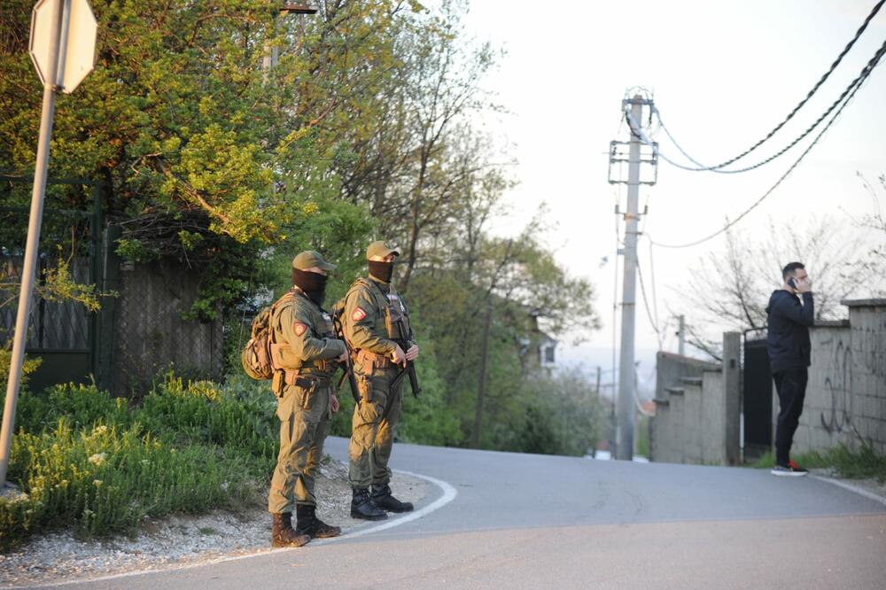 POTRAGA ZA OSTACIMA JOŠ DVOJICA NESTALIH MUŠKARACA! Specijalci opkolili kuću Velje Nevolje! OPSADNO STANJE U RITOPEKU FOTO, VIDEO