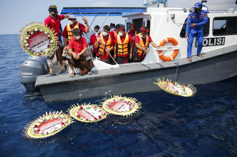 SA DNA MORA Indonežanska mornarica traži način da izvuče ostatke podmornice i tela tragično nastradalih mornara