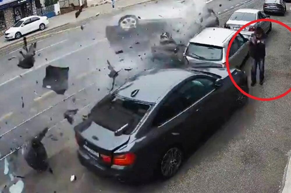 SMRT IZBEGAO ZA DLAKU! DELOVI AUTA LETELI NA SVE STRANE: Pogledajte silinu kojom se automobil zabio u parkirana vozila u Zagrebu!