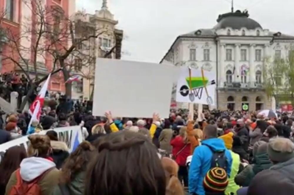 PROTIV JANŠINE VLADE PROTESTOVALE HILJADE LJUDI: Okupljeni u centru Ljubljane uprkos zabrani skupova zbog epidemije! VIDEO