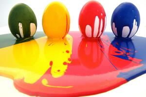 OPREZ, MOŽETE DOBITI GUŠENJE, OSIP I ALERGIJU! Ako vidite neki od ovih 5 SASTOJAKA u farbi za jaja, NE KUPUJTE JE!