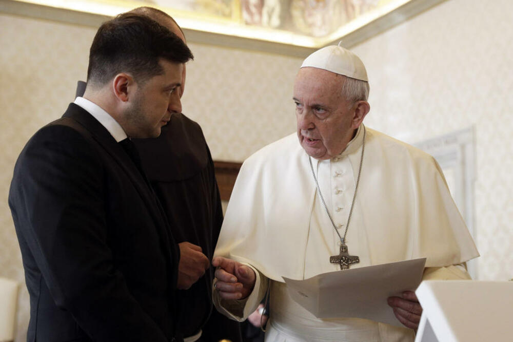 ZELENSKI BI KOD PAPE DA SE SRETNE SA PUTINOM: Vatikan je idealno mesto za mirovni dijalog o Donbasu!