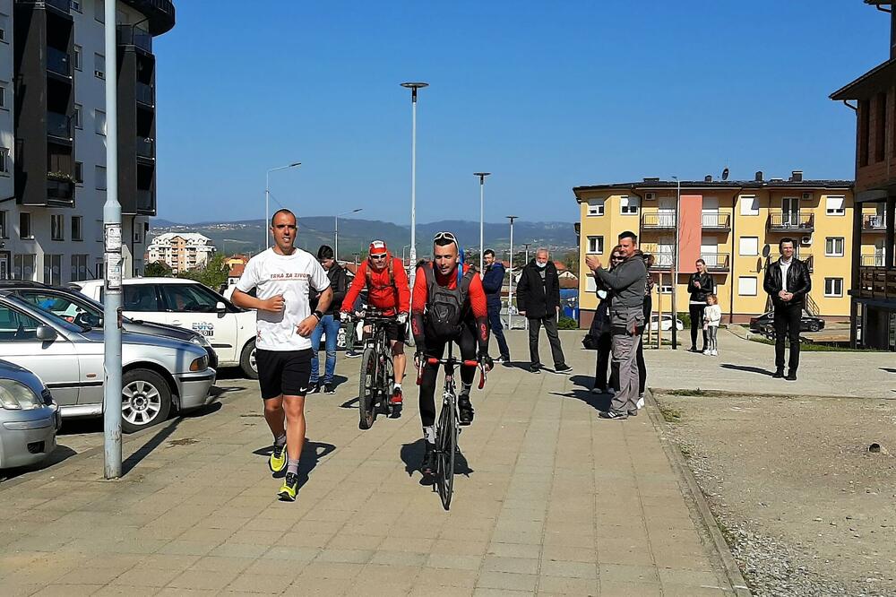 ZA GAVRILOVU POBEDU: Humanitarci Aleksandar Kikanović i Nikola Tomić završili humanitarni maraton FOTO