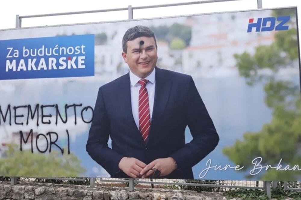 MEMENTO MORI: HDZ-ovom gradonačelniku Makarske na plakatu nacrtali rupu od metka nasred čela