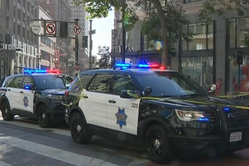 IZBODENE NOŽEM USRED BELA DANA Dve Azijatkinje napadnute u centru San Franciska dok su čekale autobus VIDEO