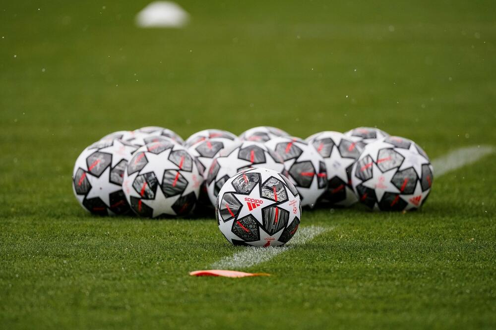 ĆIRILICA NA FINALU LIGE ŠAMPIONA: UEFA objavila fotografiju lopte za spektakl u Parizu, a na njoj napisana jedna reč! (FOTO)