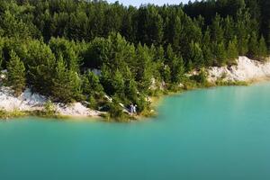 OVO JEZERO ZOVU BALIJEM URALA: Divne je tirkizne boje, a TOKSIČNO je! To ne smeta influenserima, ništa bez fotki! FOTO, VIDEO