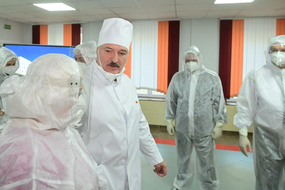 LUKAŠENKO SE POHVALIO: Belorusija razvila svoju vakcinu protiv korone! Drugačiju od one koju danas kupujemo!