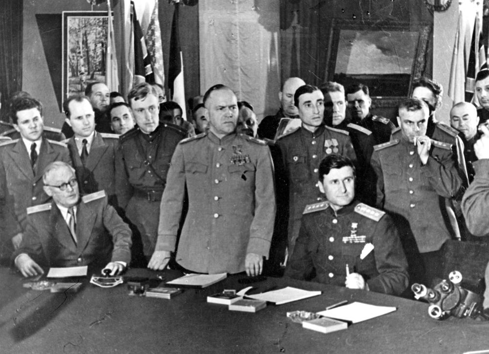 Spremni Maršal Žukov sa saveznicima prilikom nemačke kapitulacije