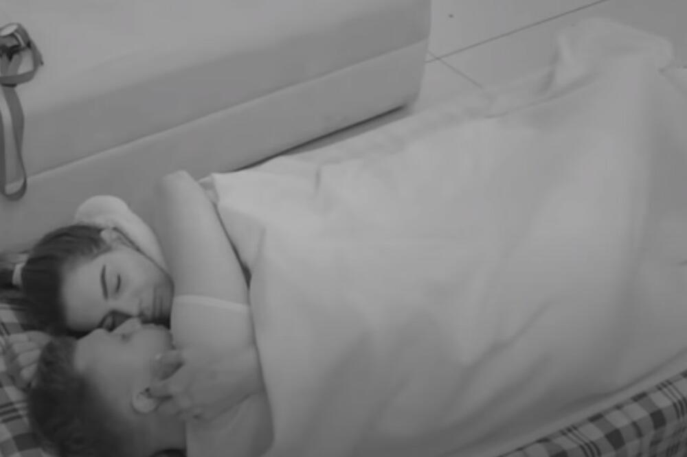 PALO POMIRENJE POSLE HAOSA U VEZI: Misica se uvukla Kariću u krevet i zavela ga, pršte POLJUPCI! (VIDEO)