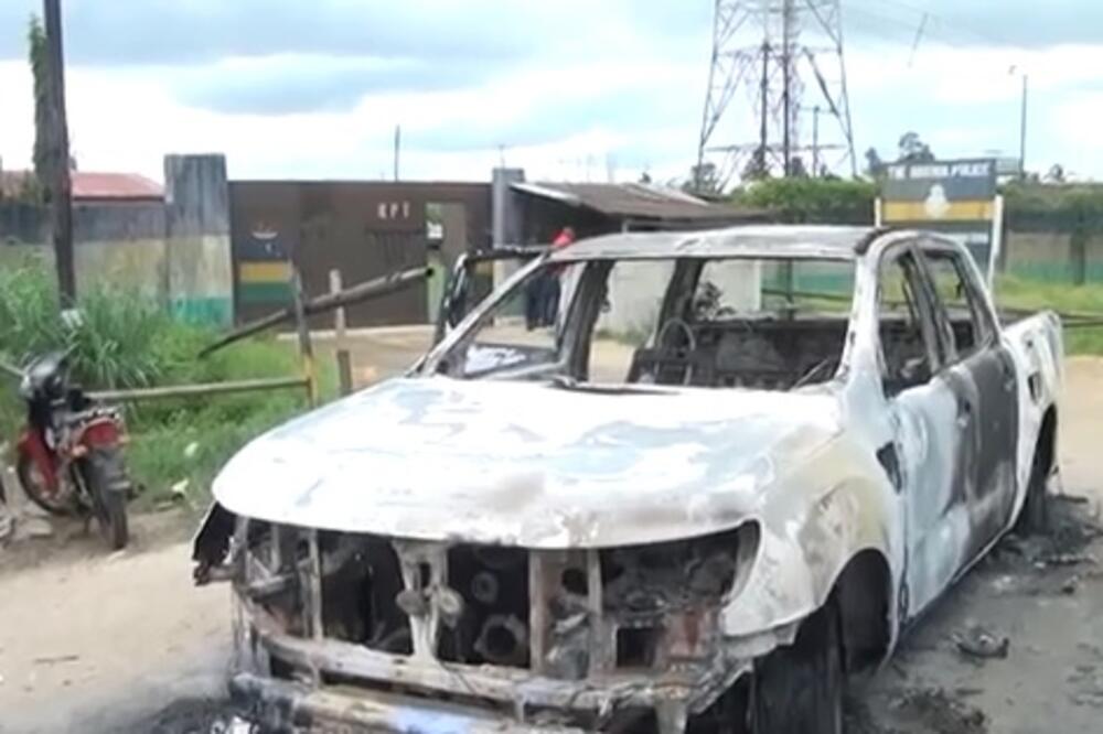UBIJENO SEDAM POLICAJACA U KRVAVOM NAPADU U NIGERIJI: Napadači ubijeni nakon serije napada na kontrolni punkt! VIDEO