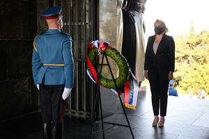 OBELEŽAVANJE DANA POBEDE: Ministarka Kisić položila venac na Spomenik Neznanom junaku na Avali