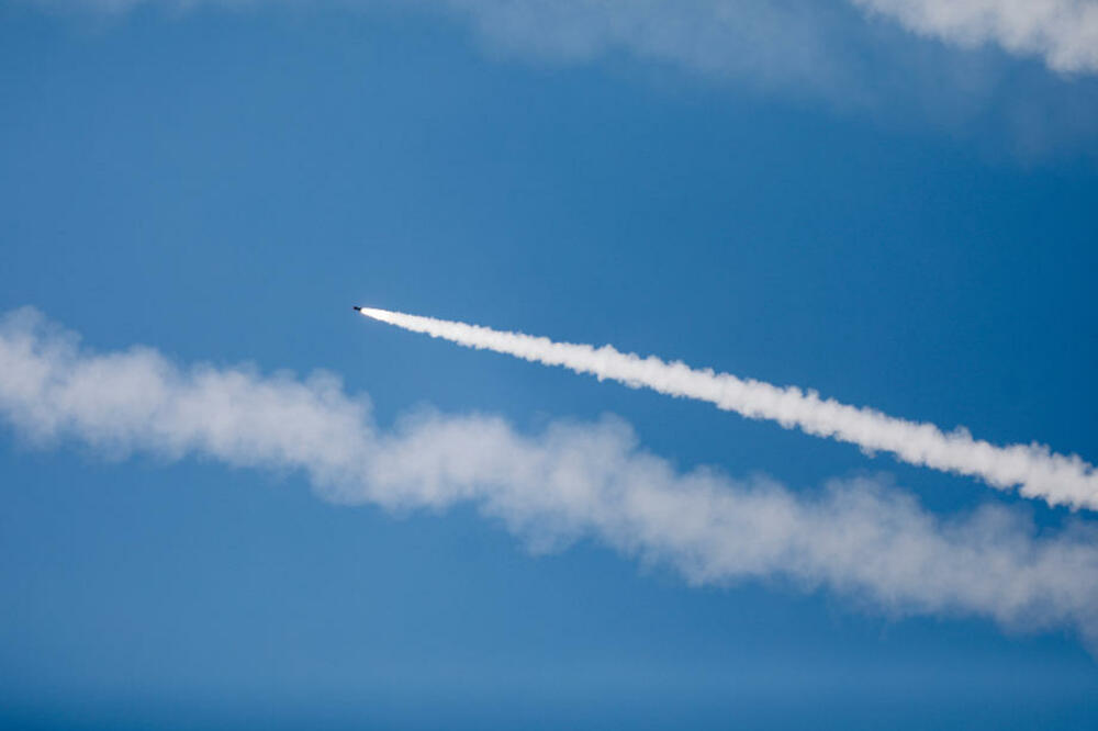 RAKETNI DUEL NA NEBU IZRAELA Gvozdena kupola protiv HAMASOVIH raketa M-203 VIDEO